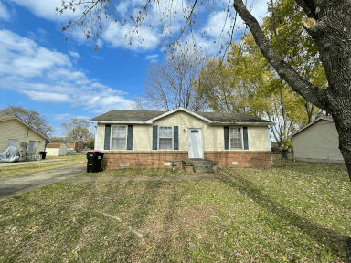 3 Beds / 1 Bath - Clarksville, TN